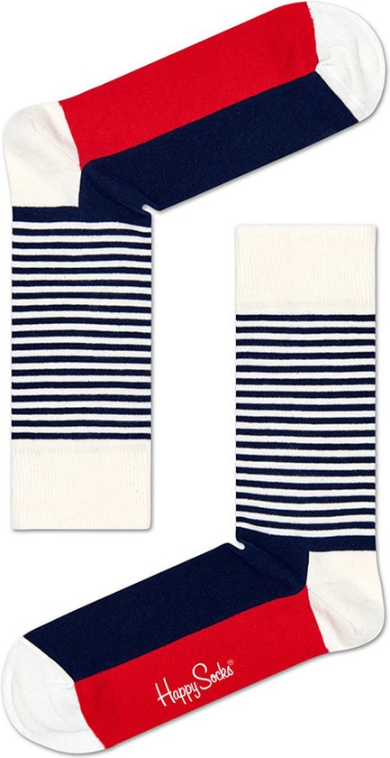 Twee Happy Socks met horizontale marineblauwe en witte strepen. Brede rode band aan de bovenkant en onderkant. Rode hiel/teen.