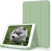 Phreeze Tri-Fold Bookcase - Geschikt voor iPad 5 en iPad 6 (2017/2018) van 9.7 Inch Hoes - Hoesje met Standaard en Pen Houder - Licht Groen