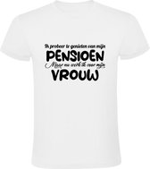 Ik probeer te genieten van mijn pensioen maar nu werk ik voor mijn vrouw Heren T-shirt |  gepensioneerd | Senioren | Retired | De Oude van Dagen | Wit
