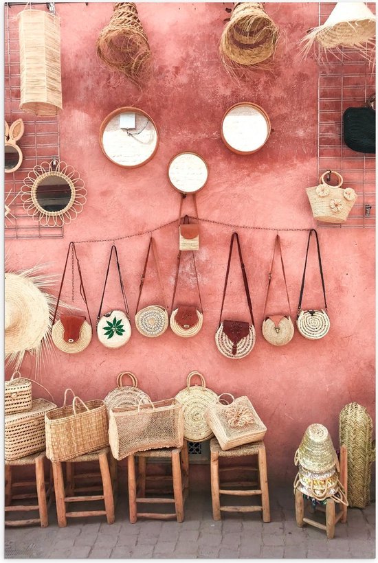 Poster – Tasjes Hangend aan een Roze Muur - 40x60cm Foto op Posterpapier