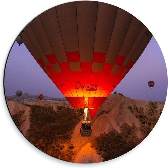 Dibond Wandcirkel - Luchtballonnen bij Bergen - 30x30cm Foto op Aluminium Wandcirkel (met ophangsysteem)