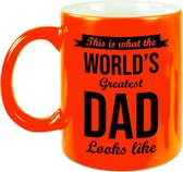 Worlds Greatest Dad cadeau koffiemok / theebeker neon oranje 330 ml