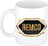 Naam cadeau mok / beker Remco met gouden embleem 300 ml