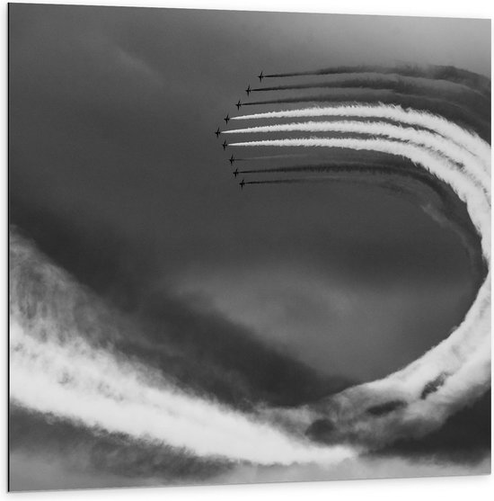 Dibond - Vliegshow in het zwart/wit - 100x100cm Foto op Aluminium (Wanddecoratie van metaal)