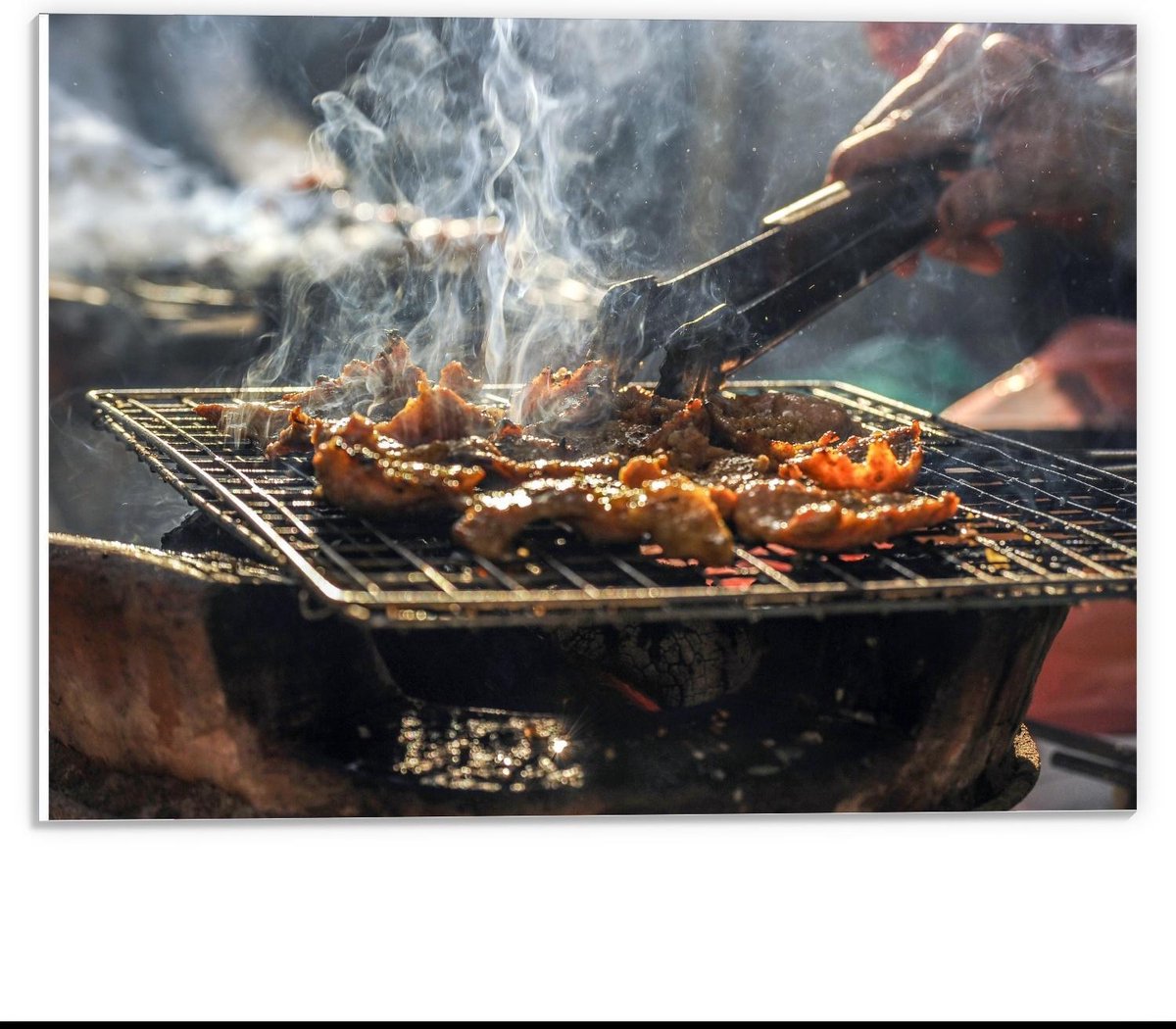 Forex - Barbecue met Rokend Vlees - 40x30cm Foto op Forex