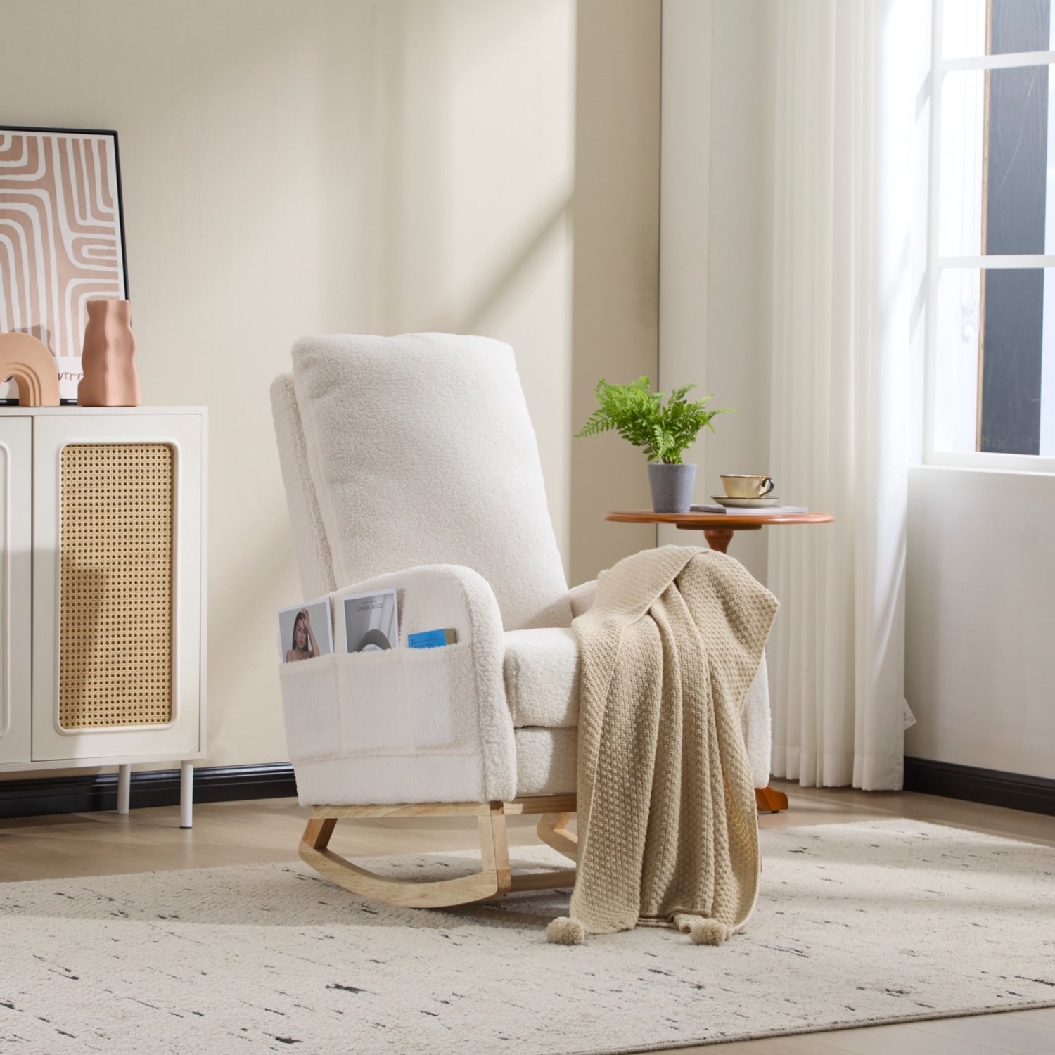 OKWISH Schommelstoel 75 x 63 x 104 cm - Zacht Schommelen met Hoge Rugleuning en Zijvak - Voor Baby- en Woonkamer - Teddystof en Hout - Wit