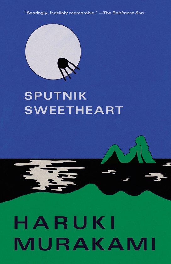 Boek "Sputnik Sweetheart" van Haruki Murakami met een blauwe lucht, een maan met een satelliet, een silhouet van een persoon en golven.