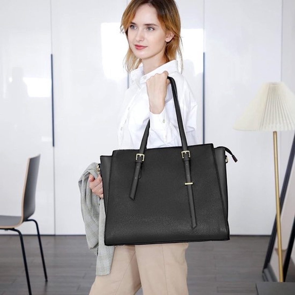 Grote Laptoptas Dames - Elegante Handtas voor Werk, School en Vrije Tijd - Lichtgewicht Met Verstelbare Schouderriem - Geschikt voor 15.6 inch Laptop - Zwart
