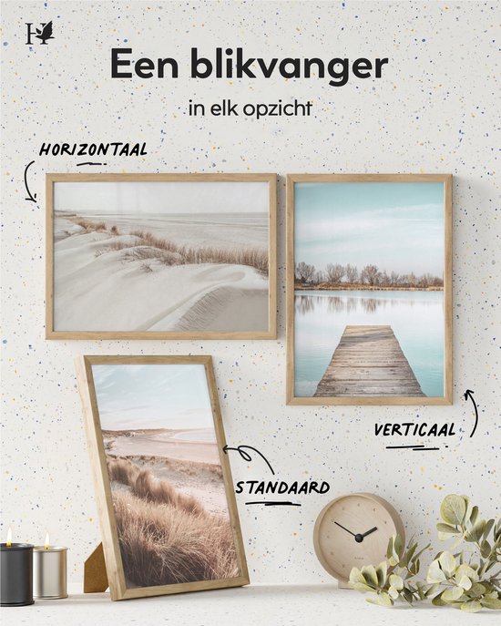 Twee horizontale en één verticale fotolijst in eikenhout met landschapsafbeeldingen. Tekst 'Een blikvanger in elk opzicht'.