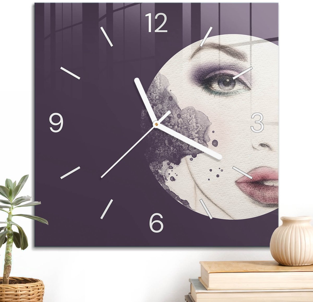 ArtPrintCave Paars Glazen Klok - 30x30 cm - Wandklok Vierkant - Vrouwelijke Schoonheid Stille Wandklok - Abstractie Wandklok Keuken - Witte Klokwijzers