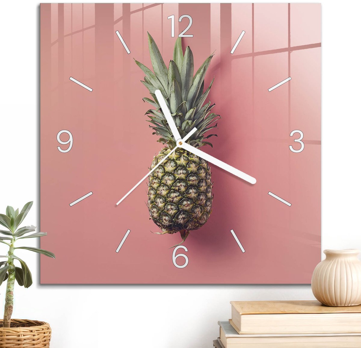 ArtPrintCave Roze Glazen Klok - 30x30 cm - Wandklok Vierkant - Exotische Ananas Wandklok Keuken - Abstractie Unieke Klok - Witte Klokwijzers
