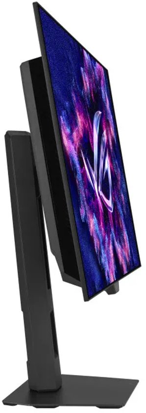Zijaanzicht van een zwarte gamingmonitor op een verstelbare standaard, getoond in een hoek.