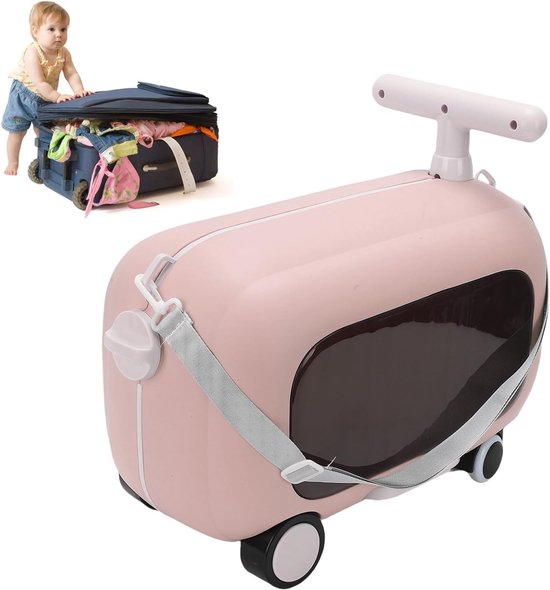 Roze kinder koffer met een bruin venster, schouderband en witte handgreep. Een baby kijkt in een open gestane koffer.