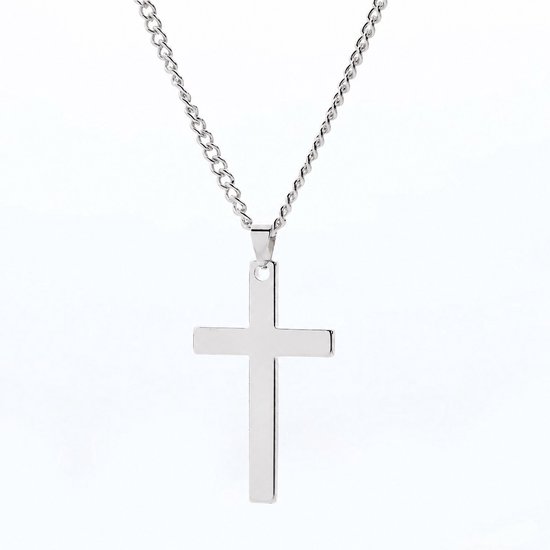 Zilverkleurige kruisketting met schouderketting, geïsoleerd op witte achtergrond.