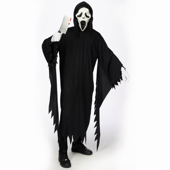 Een persoon in een zwart Scream-kostuum met masker, puntige mouwen, capuchon en een mes.