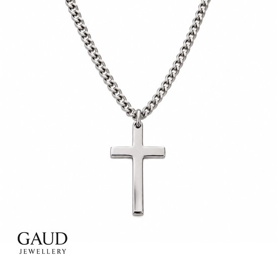 Collier croix argenté avec une chaîne à maillons et un pendentif croix brillant, sur fond blanc.