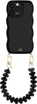 xoxo Wildhearts Glossy Wavy Cord Case Black - Funky Hearts (Zwart) - geschikt voor iPhone 12 Pro Max - hoesje met koord - telefoonkoord met hartjes - golvend hoesje - silicone case - schokbestendig - zwart
