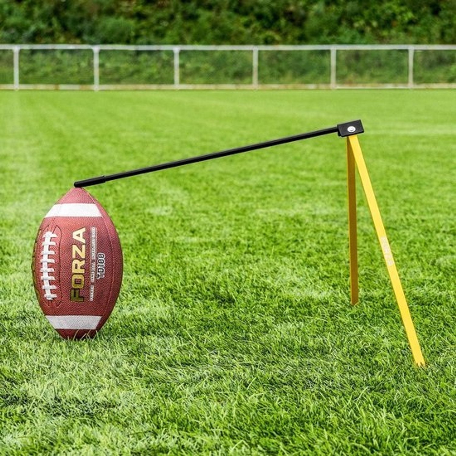 Hulpmiddel voor Voetbaltraining - Houder voor de Bal - Oefenen met Schoppen - Hoek in te Stellen - Opvouwbaar tot 48.8 cm - Zwarte Kleur
