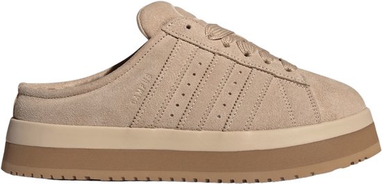 Beige adidas Campus instappers van suède met een dikke platformzool en kenmerkende drie strepen.