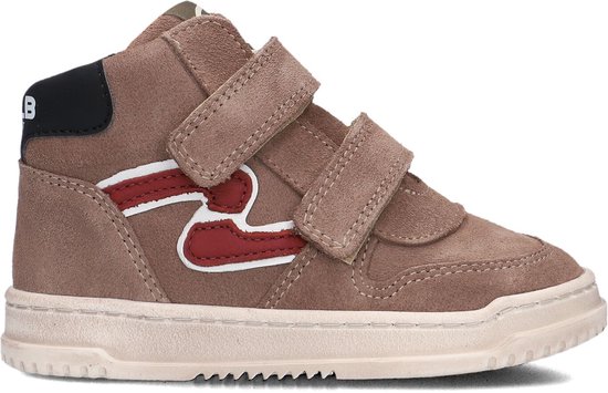 Bruine suède Develab sneaker met rode en witte strepen en klittenbandsluiting.