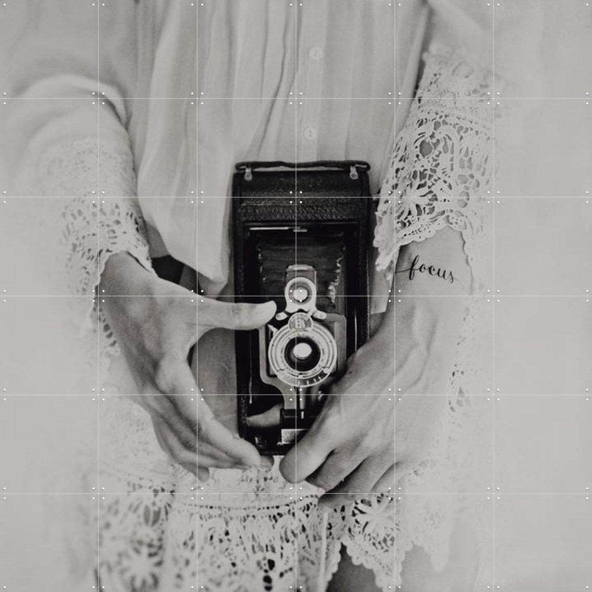 IXXI Photography Focus, STUDIO HANNAH LEMHOLT - 120 x 120 cm - Gratis ophangtool - Grote wanddecoratie en posters - Vintage, Fotografie, Woonkamer