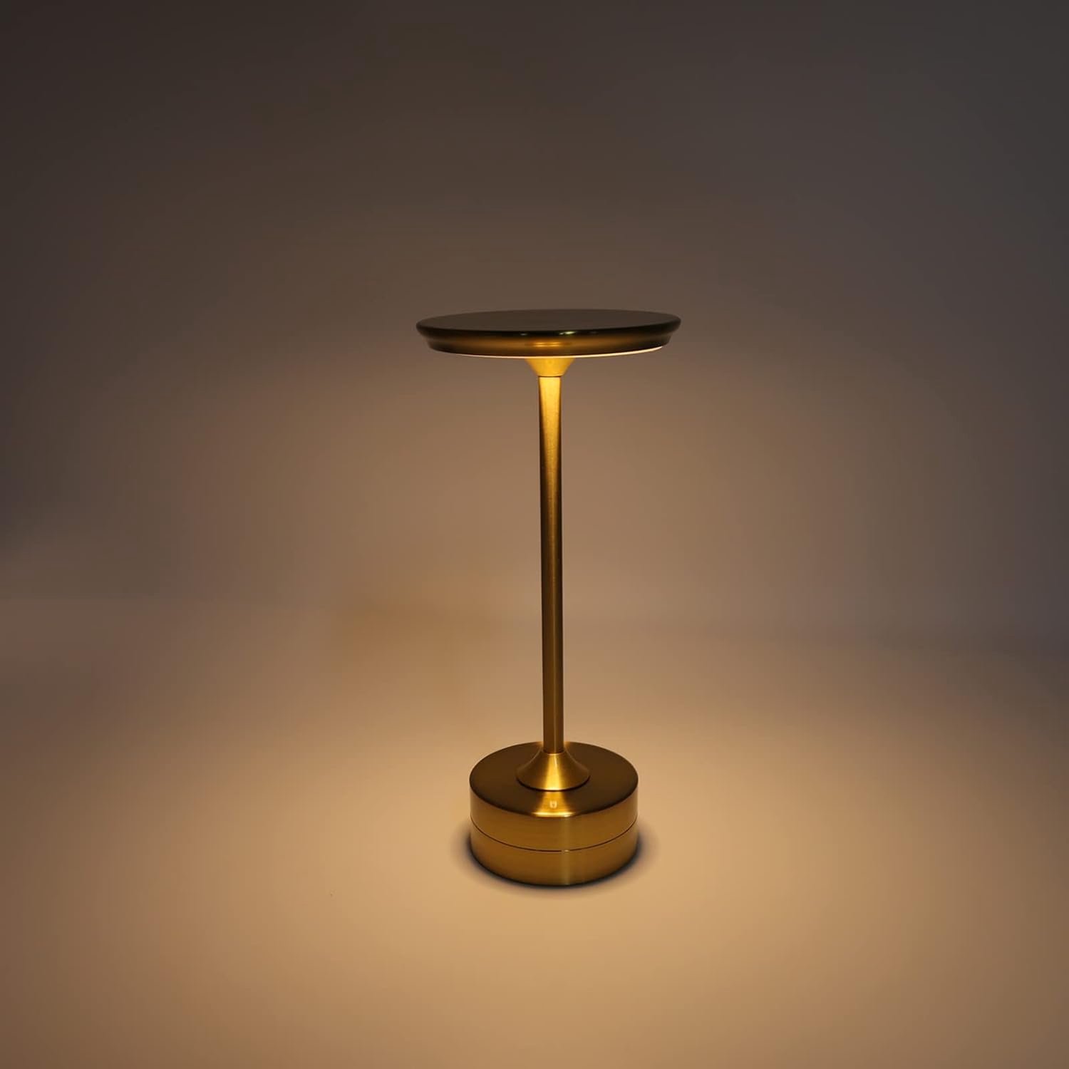 YAGXIG Bureaulamp - Bureaulamp met touchscreen - Metalen nachtlampje - Retro bureaulamp - 1200mAh - Oplaadbaar - 3 helderheidsniveaus - 1 stuk