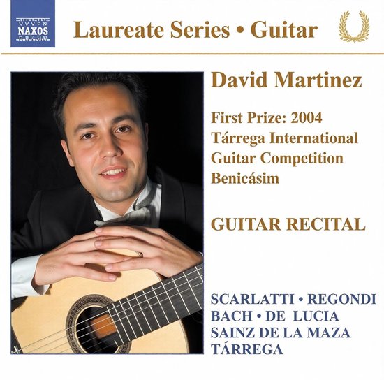 David Martinez met klassieke gitaar op hoes van Naxos gitaarrecitalalbum.