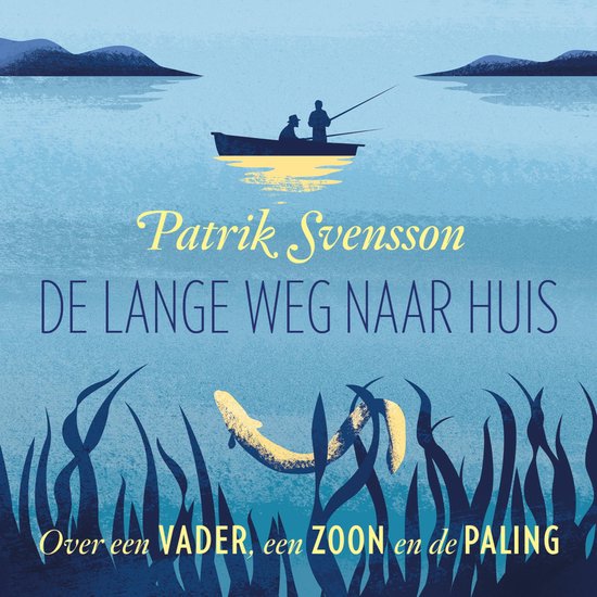 Boekomslag met roeiboot op een meer, twee vissende mannen, tekst 'Patrik Svensson DE LANGE WEG NAAR HUIS Over een VADER, een ZOON en de PALING'.