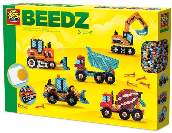 Boîte de perles à repasser SES Creative Beedz, avec des images de véhicules de construction tels qu'une pelleteuse, un camion benne et une bétonnière.