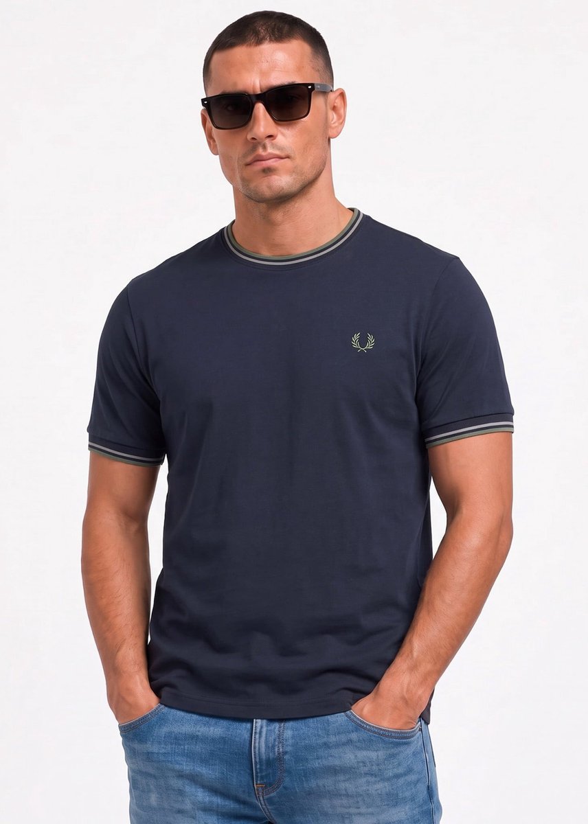 Fred Perry Twin tipped t-shirt ecru seagrass Dark Airforce