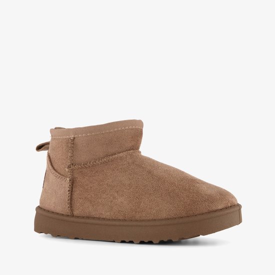 Bruine suède enkellaars, zijkant met voering en zachte textuur.