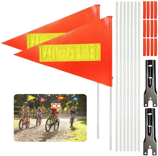 Oranje fietsvlaggen met reflecterende banden, stokken en een groep kinderen op fietsen.