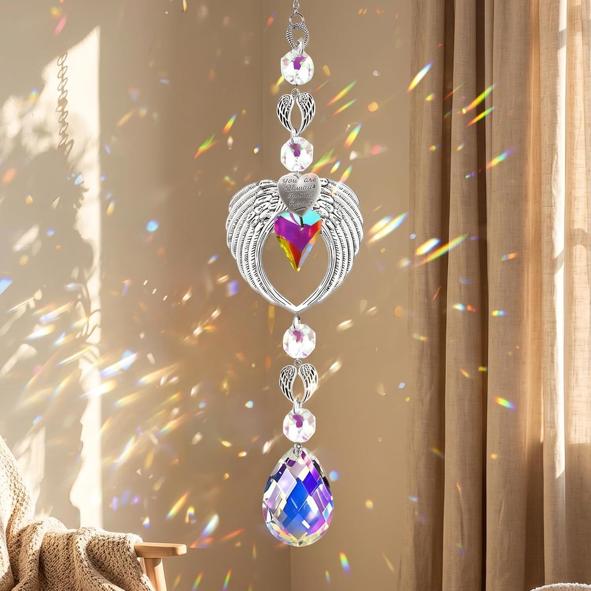 Kristallen zonnevanger met delicaat engelenvleugeldesign en fijne facetten, fonkelende lichtvanger, stijlvolle raamdecoratie voor binnen, balkon en tuin