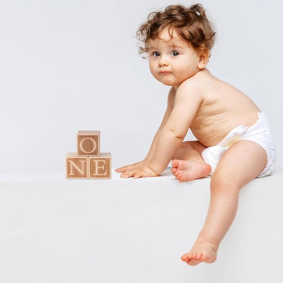 Letters ONE-nummer houten blok 3,5 cm kubus cadeau voor de 1e geboorte baby voor baby gegraveerde letterkubus cadeau-idee doop babyshower tafeldecoratie houten blok gastenboek een nummer houten — afbeelding 5