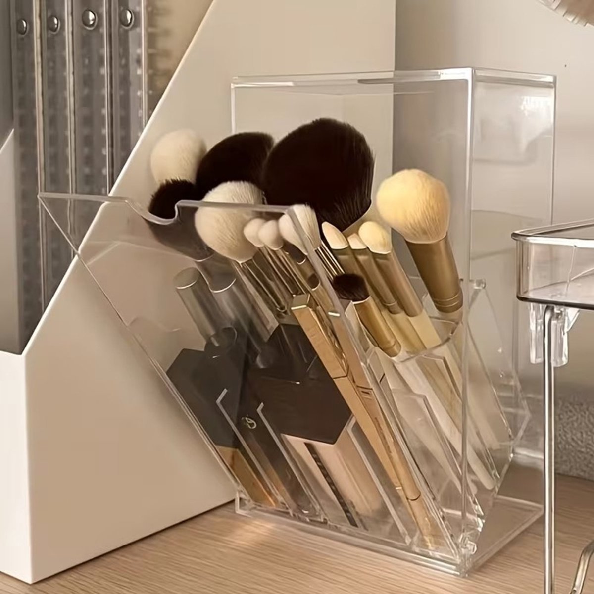 Make-Up Organizer Van Acryl – Meerdere Vakken En Stofwerend Deksel – PS-Kunststof En Gemakkelijk Schoon Te Maken – Voor Kwasten, Lippenstift En Mascara – 22x13x9,1 cm