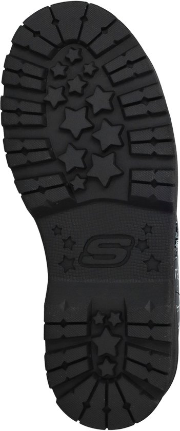 Zwarte buitenzool van de Skechers veterboot, met sterrenprofiel en het Skechers logo.