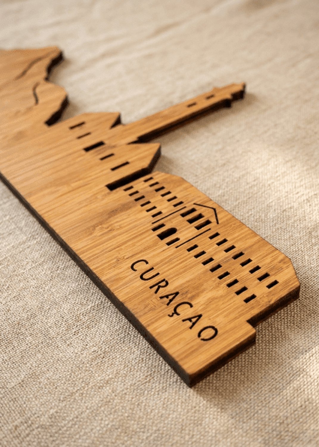 Houten Skyline Curaçao | Wanddecoratie voor aan de muur | Bamboe | 100 x 18 cm