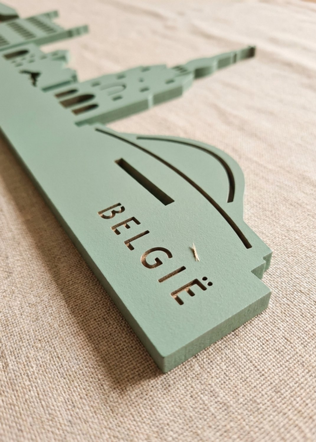 Houten Skyline België | Wanddecoratie voor aan de muur | Groen MDF | 70 x 14 cm