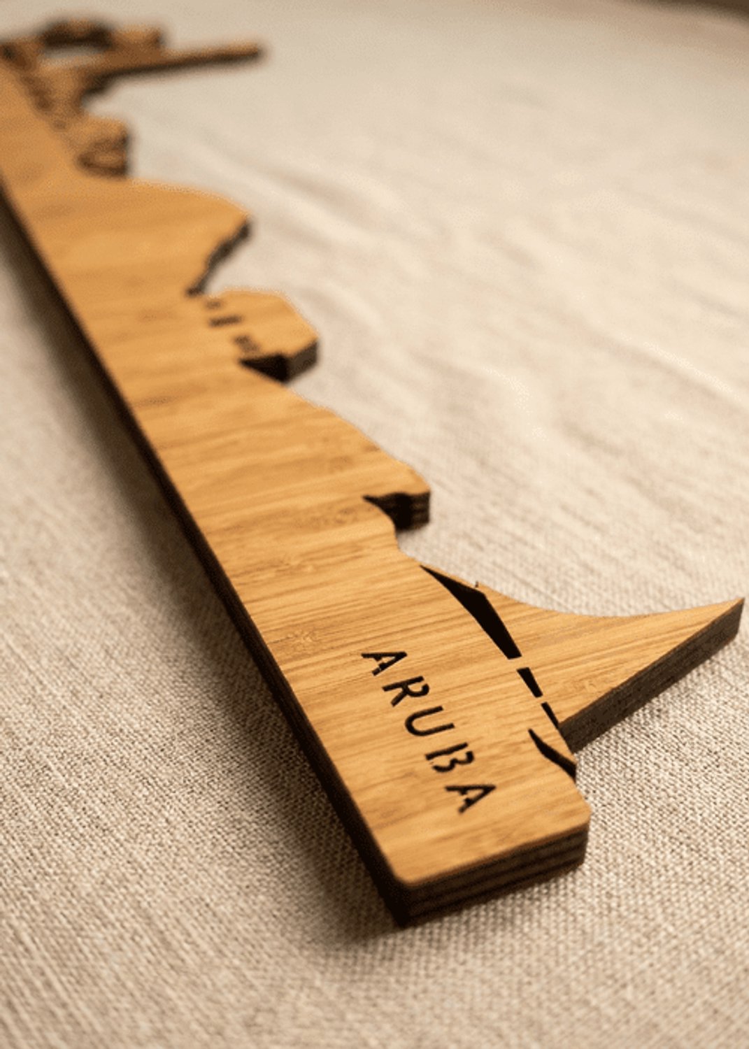 Houten Skyline Aruba | Wanddecoratie voor aan de muur | Bamboe | 70 x 14 cm