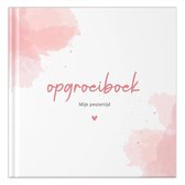 Witte kaft van opgroeiboek 'Mijn peutertijd' met roze aquarelverf vlekken en hartjes.