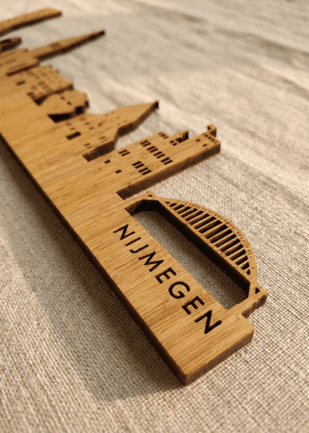 Houten Skyline Nijmegen | Wanddecoratie voor aan de muur | Bamboe | 100 x 20 cm