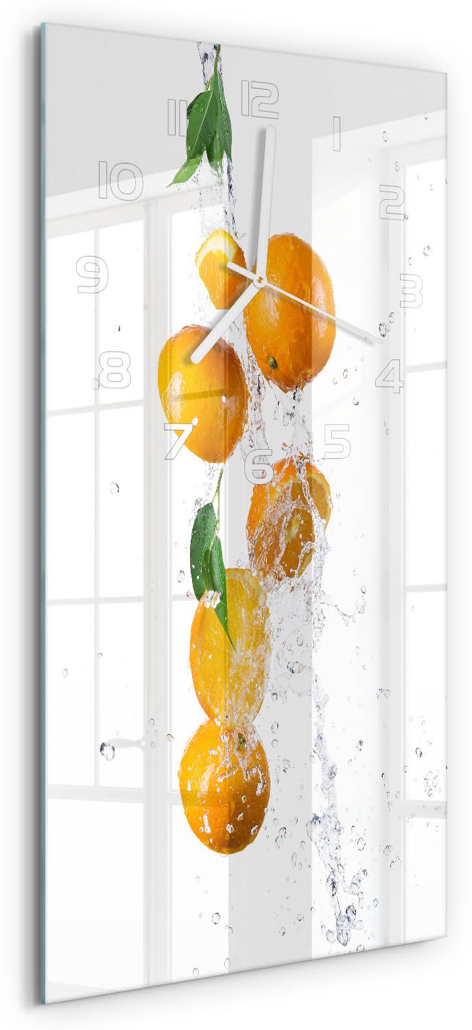 Tulup Wandklok - Sinaasappels en water Gekleurde Glazen Klok - 30x60 cm - Geel Glazen Klok Met Print - Witte handen - Rechthoekige Klok - Moderne Wandklok Glas - Wandklok Glas Decoratie