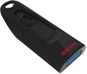 Zwarte SanDisk USB 3.0-stick met blauwe connector en rood logo.