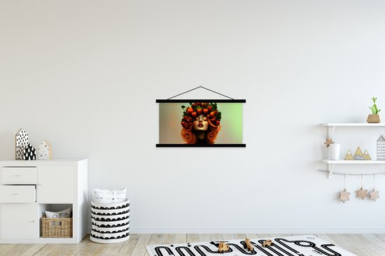 Posterhanger incl. Poster 90x45 cm - Schoolplaat - Vrouw - Aardbeien - Kroon - Textielposter - Zwarte latten