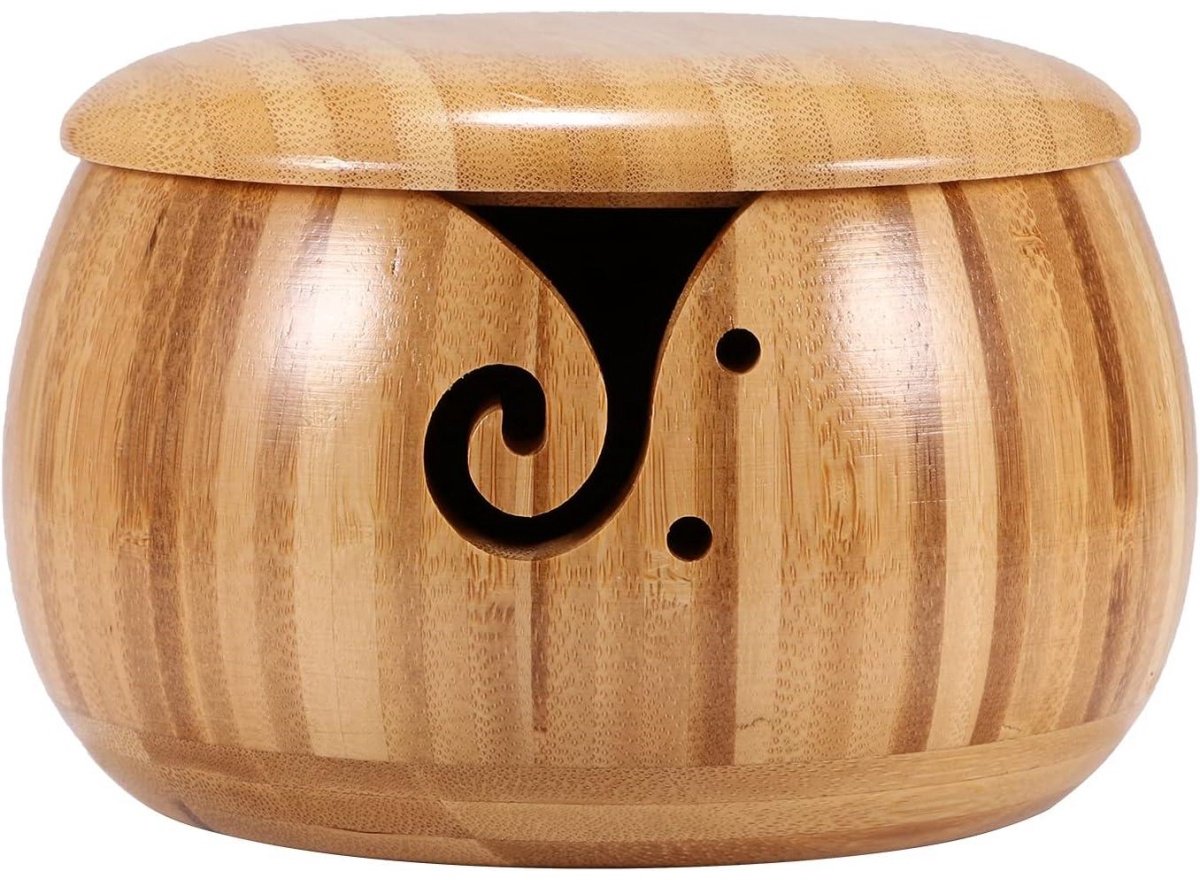 GELLDG Garenkom - Garenopbergkom - Met afneembaar deksel en opening - Draagbare breikom - Bamboe garenkom - Geschikt voor breien, haken en als woondecoratie - Houtkleur - 15,5 x 9 cm