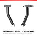 Twee zwarte, stevige stuurwielmontages voor racecockpits, breed compatibel met Fanatec, Logitech en Thrustmaster.
