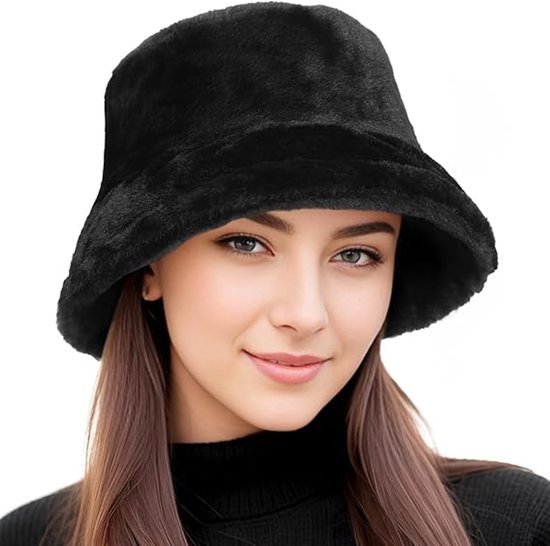 Beige Faux Fur Bucket Hat – Zachte Plush Winter Hoed – 100% Polyester – One Size