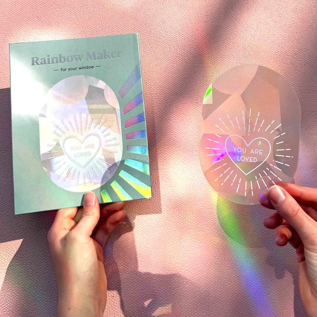 Regenboogmaker Raamsticker - Botanopia - Rainbow Maker - You Are Loved - Regenbogen Brievenbus Cadeau