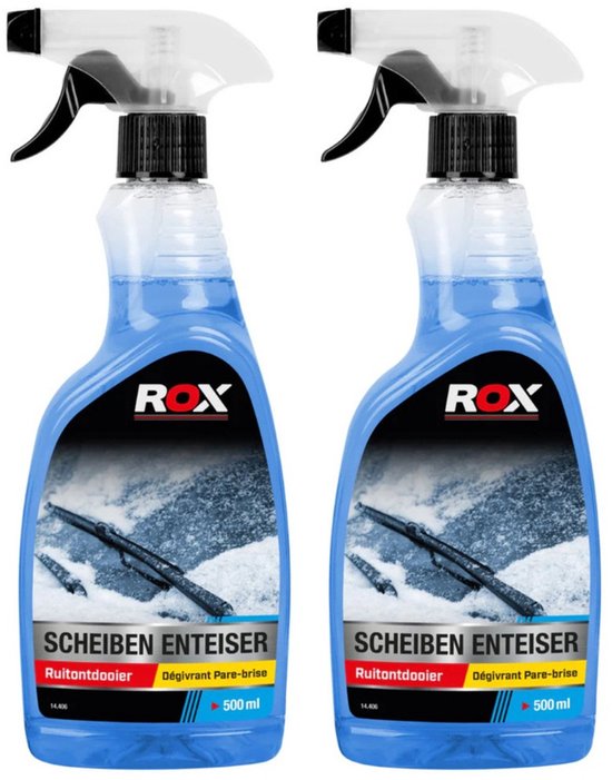 Twee flessen ROX ruitontdooier spray, elk 500 ml. Zwart met rode en gele accenten. Op de etiketten bevroren autoruiten met ruitenwissers.