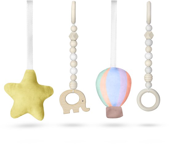 Speelgoed voor de babygym: gele ster, houten olifant, veelkleurige luchtballon, ring.